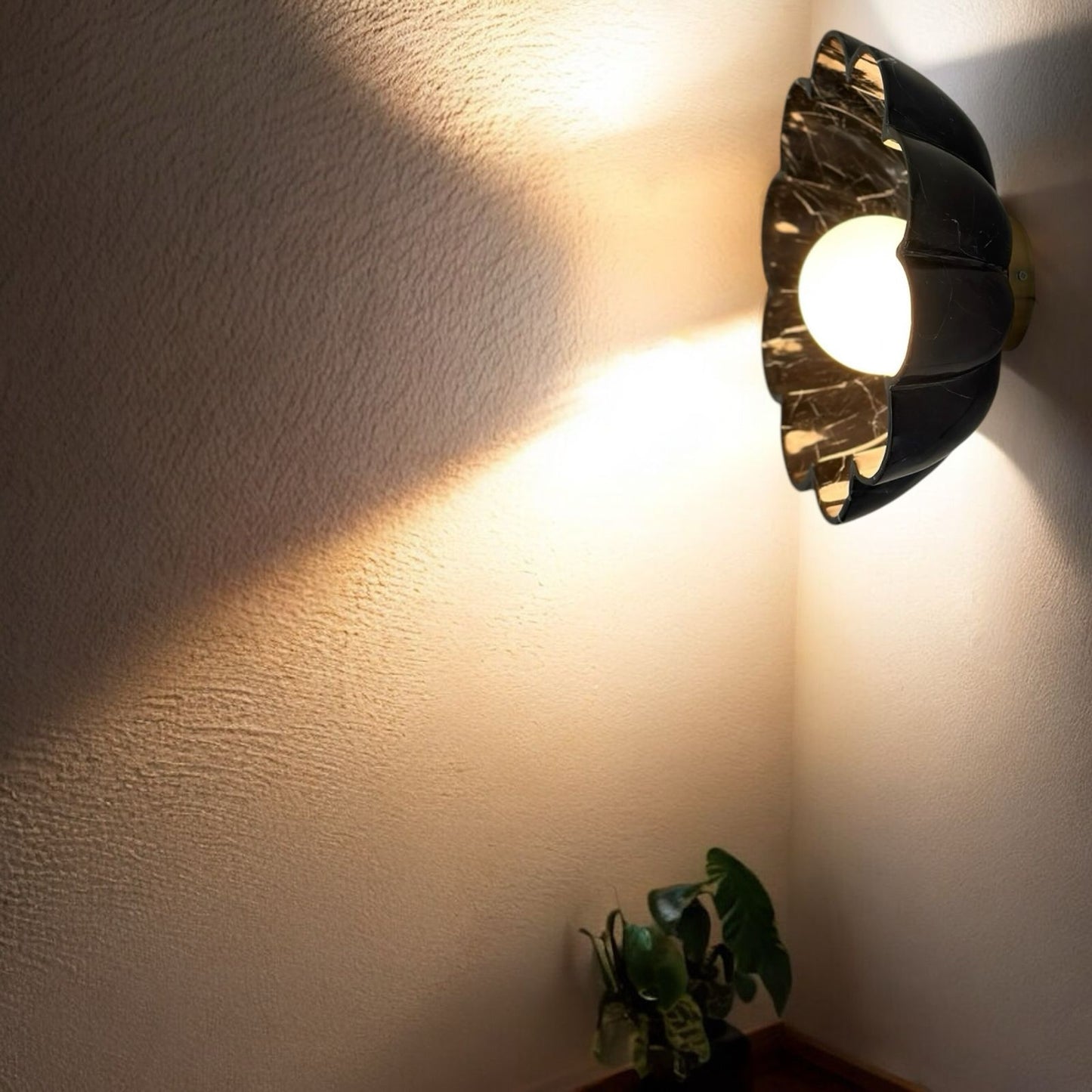 Petra Bloom Wall Sconce – Nero Marquina Marble